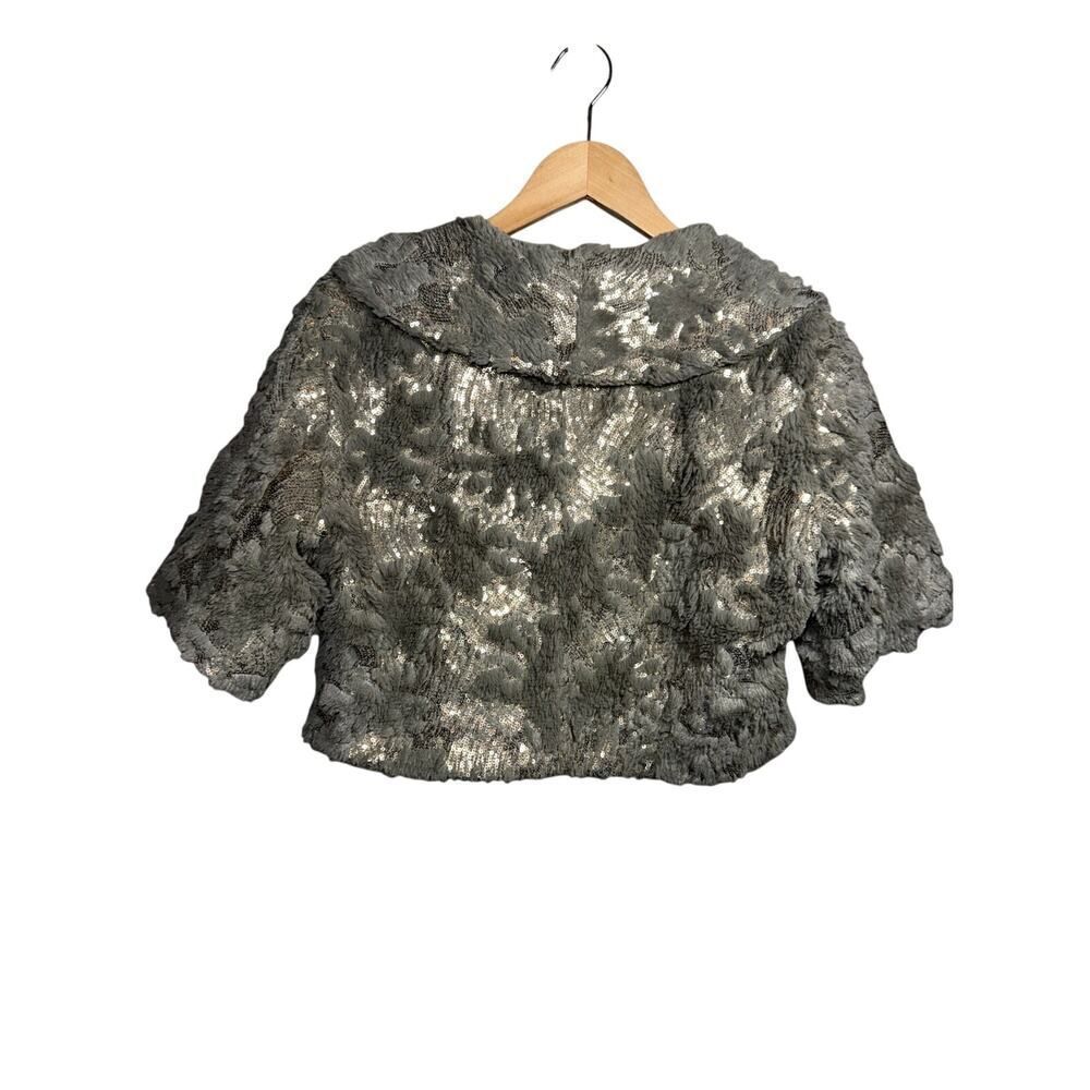 ISLE APPAREL Women's Cropped Short Sleeve Sequin Faux Fur Jacket Gray Size Small - Picture 10 of 11